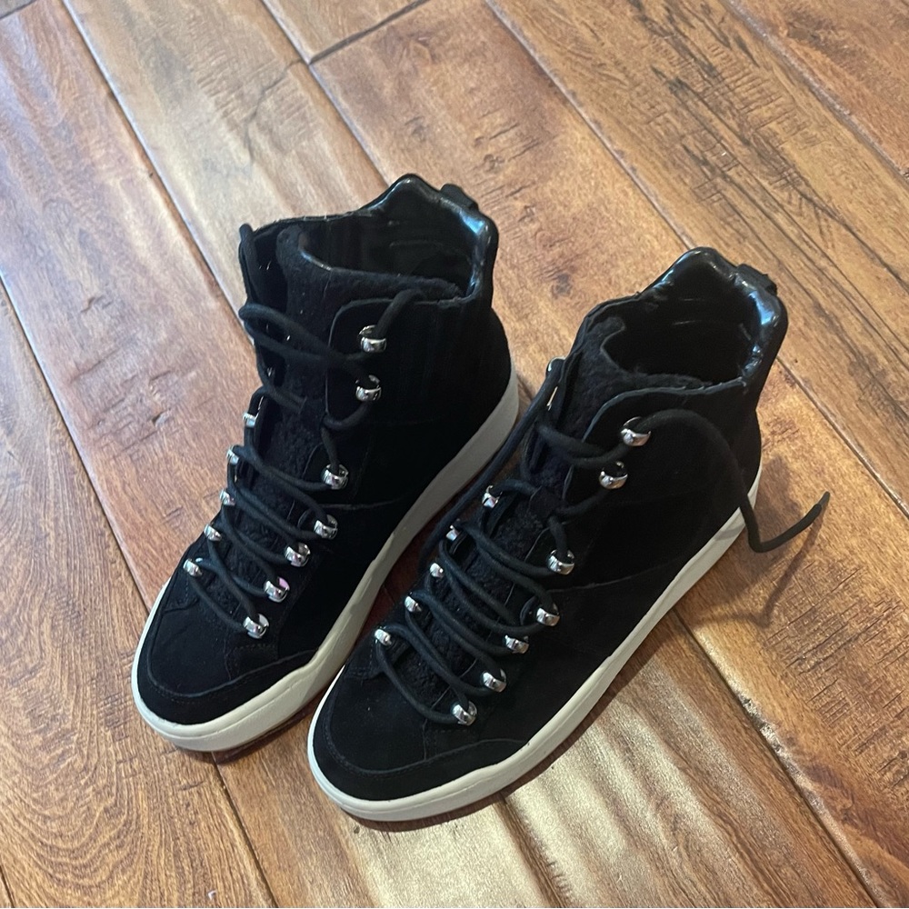 Womans Black high top sneaker